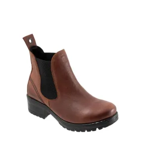 Bueno Women's Florida Leather Pull On Heeled Chelsea Boot in Rust