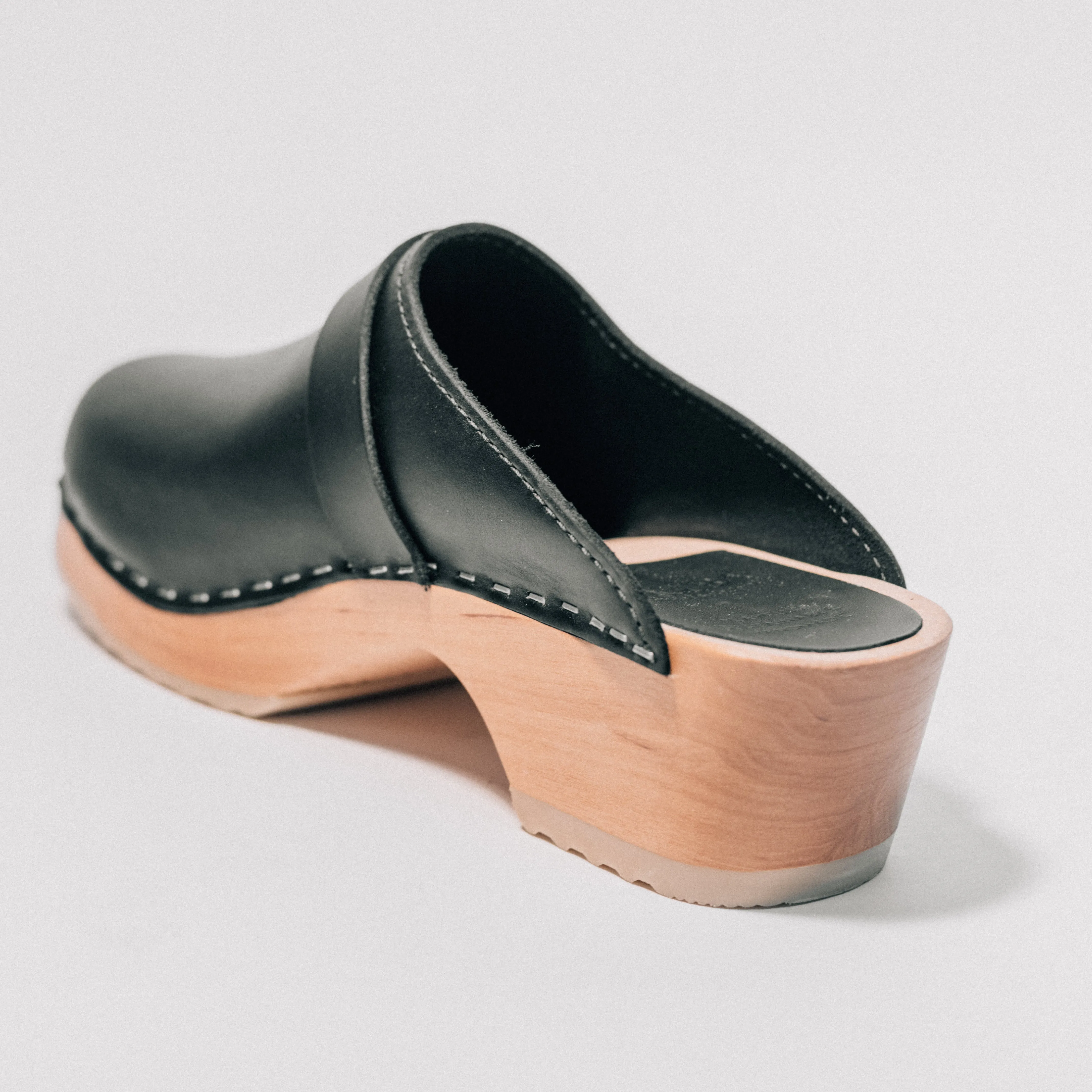 MAGUBA Berkeley  CLOG- BLACK