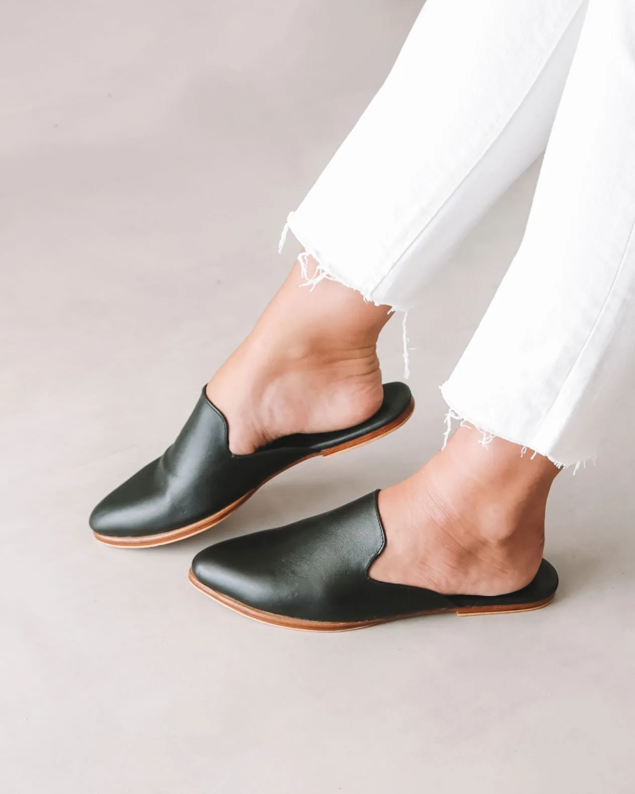 The Modern Mule - Black